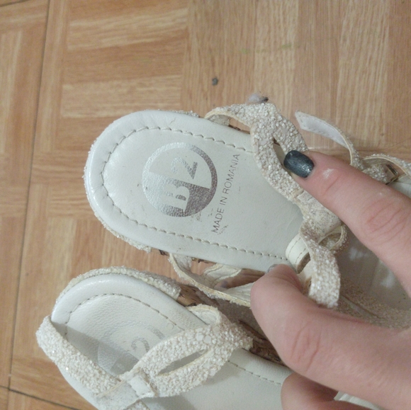 Beautiful wedge - Picture 2 of 3